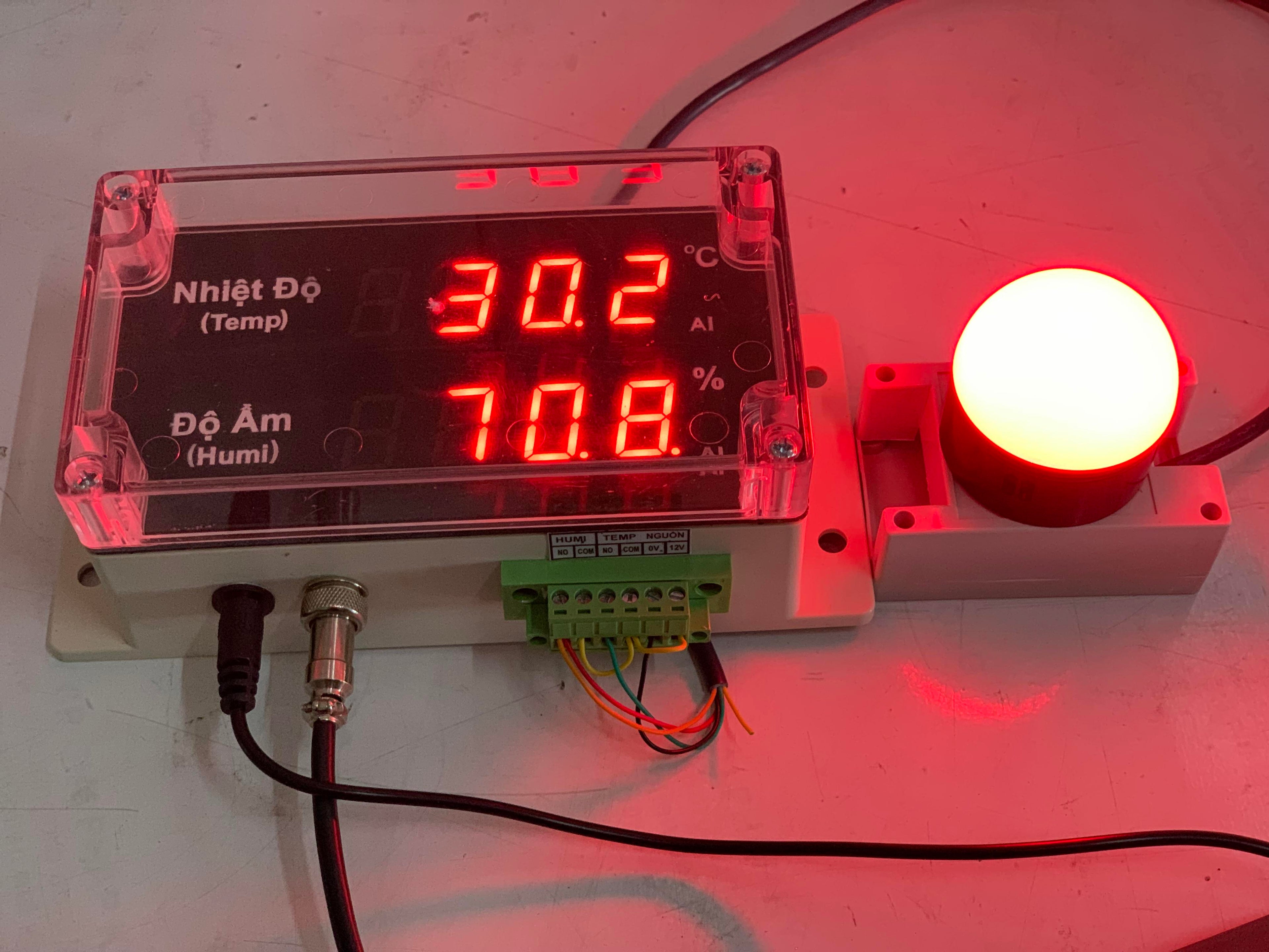 Industrial Temperature & Humidity Sensor with Modbus RTU Connectivity | AT-THMS 3.1
