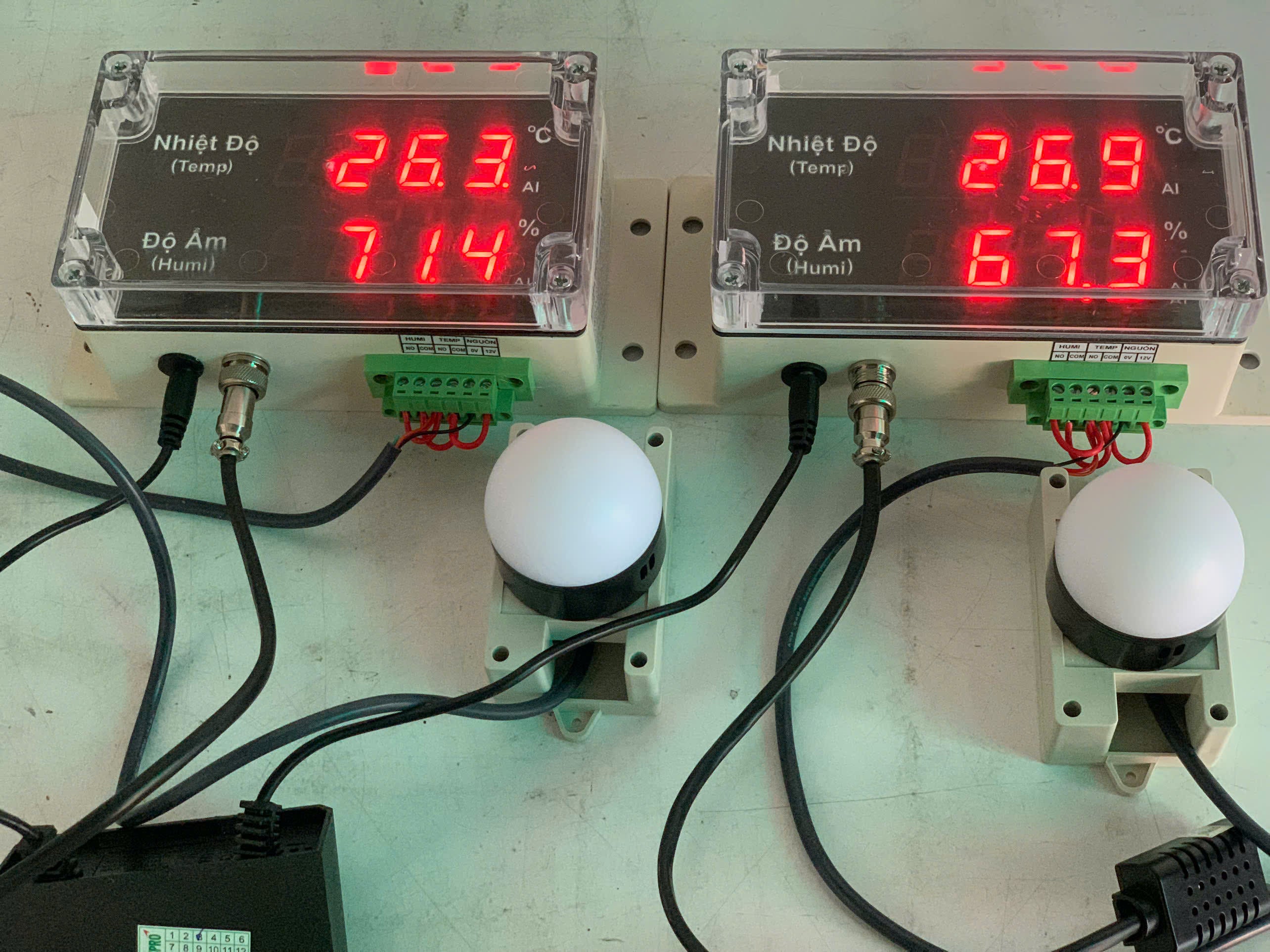Industrial Temperature & Humidity Sensor with Modbus RTU Connectivity | AT-THMS 3.1