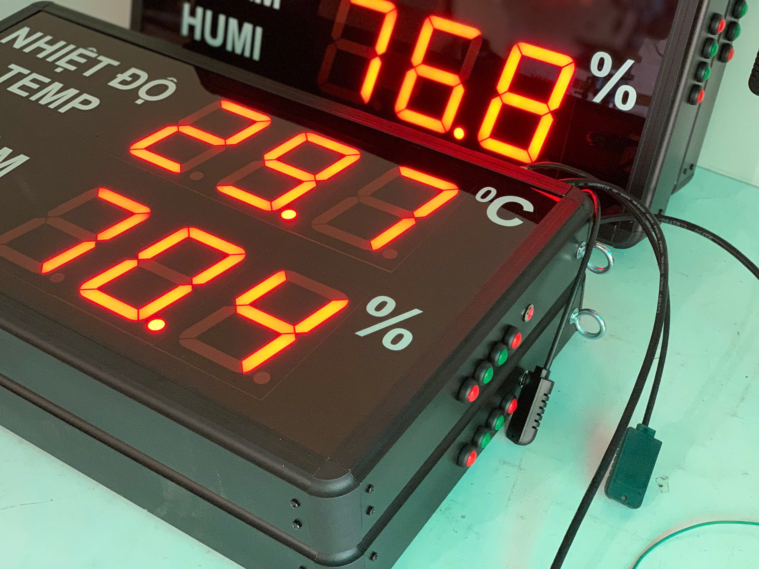 Industrial Temperature & Humidity LED Display Data Center-Modbus RS485/RJ45/TCP -Free SCADA Software | AT-THMT-S OEM Available