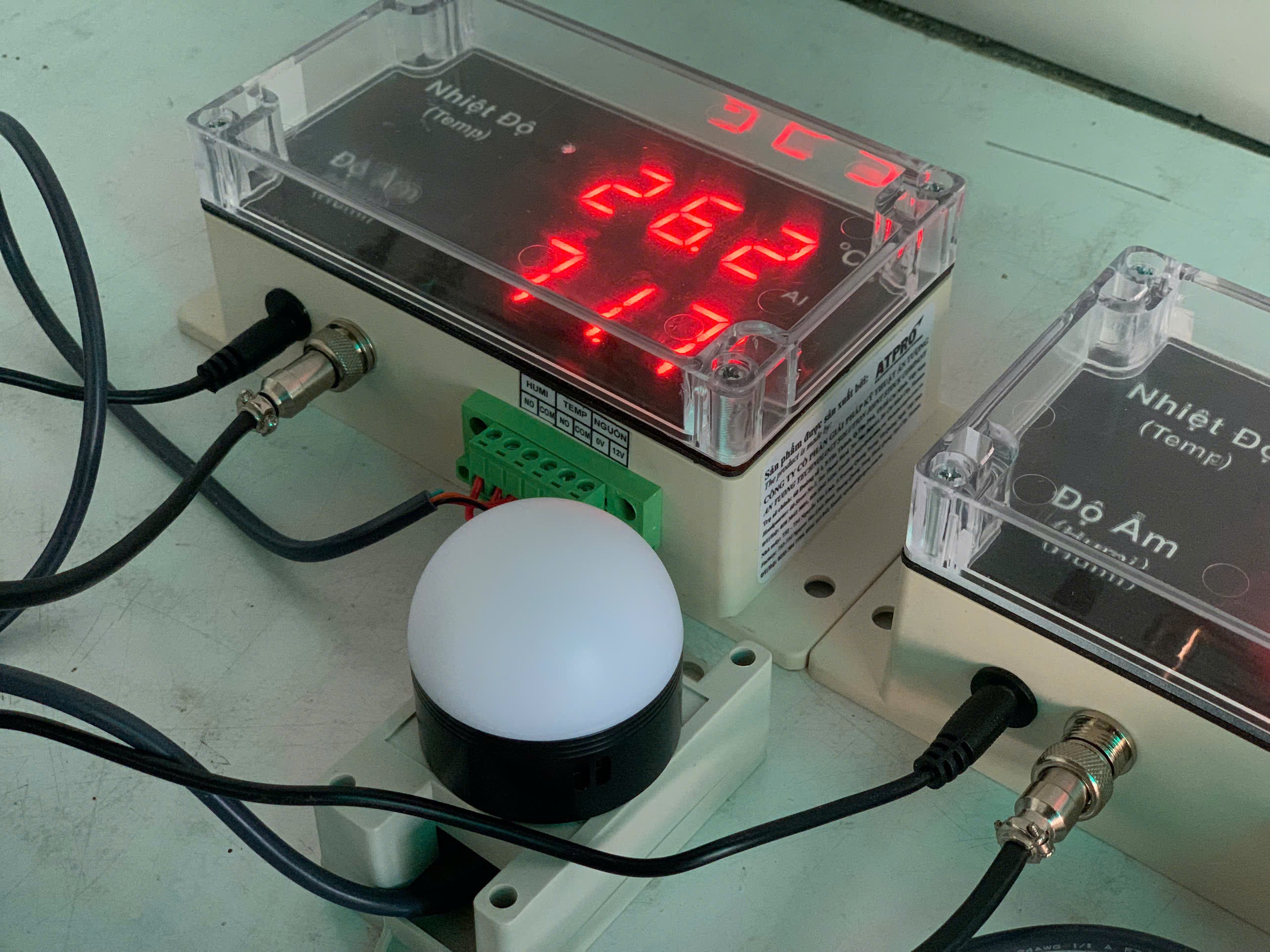 Industrial Temperature & Humidity Sensor with Modbus RTU Connectivity | AT-THMS 3.1